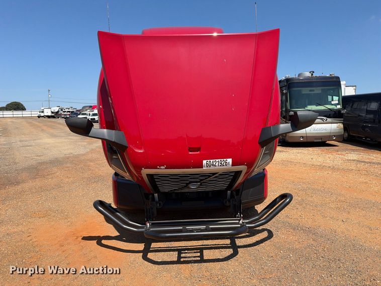 image for item YA4137 2022 Volvo VNL semi truck
