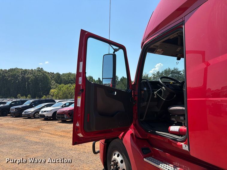 image for item YA4137 2022 Volvo VNL semi truck