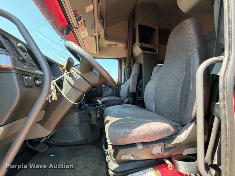 image for item YA4137 2022 Volvo VNL semi truck