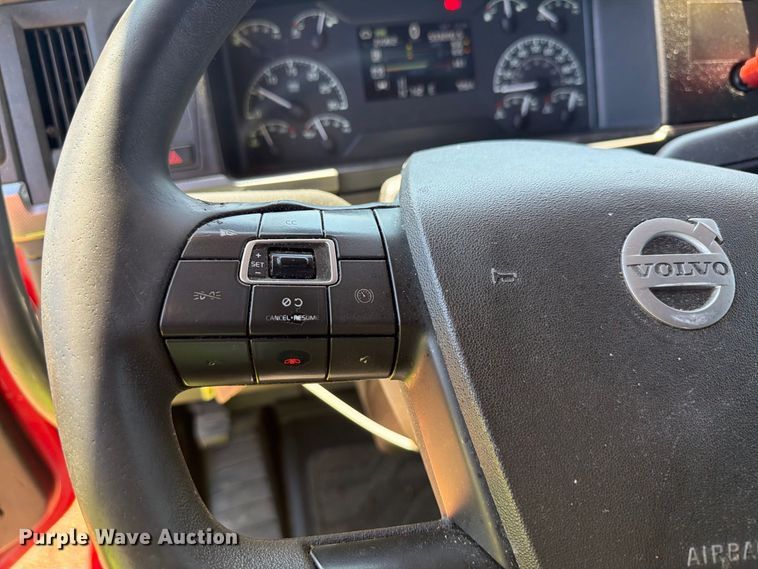 image for item YA4137 2022 Volvo VNL semi truck