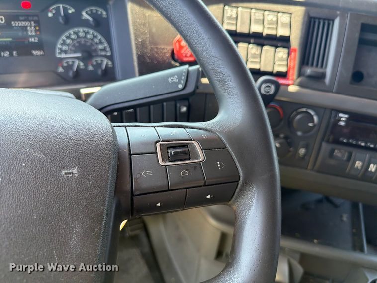 image for item YA4137 2022 Volvo VNL semi truck