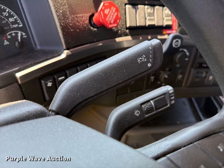 image for item YA4137 2022 Volvo VNL semi truck