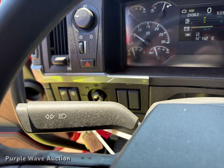 image for item YA4137 2022 Volvo VNL semi truck