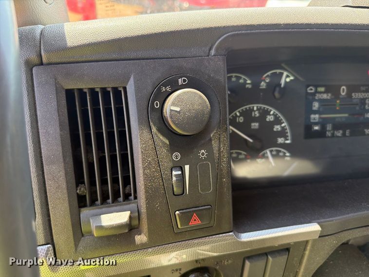 image for item YA4137 2022 Volvo VNL semi truck
