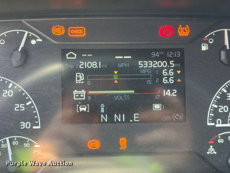 image for item YA4137 2022 Volvo VNL semi truck