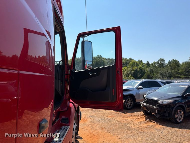 image for item YA4137 2022 Volvo VNL semi truck