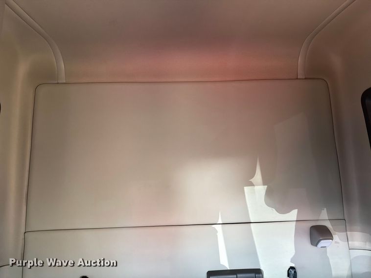 image for item YA4137 2022 Volvo VNL semi truck