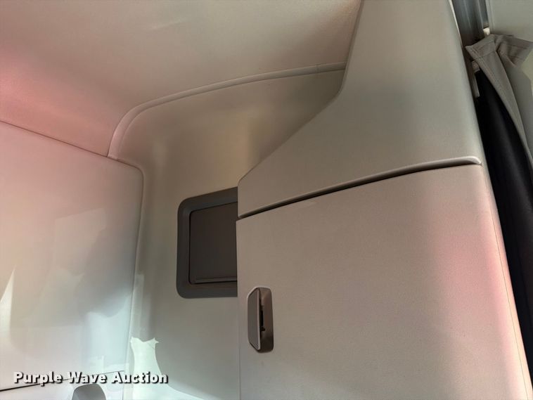 image for item YA4137 2022 Volvo VNL semi truck
