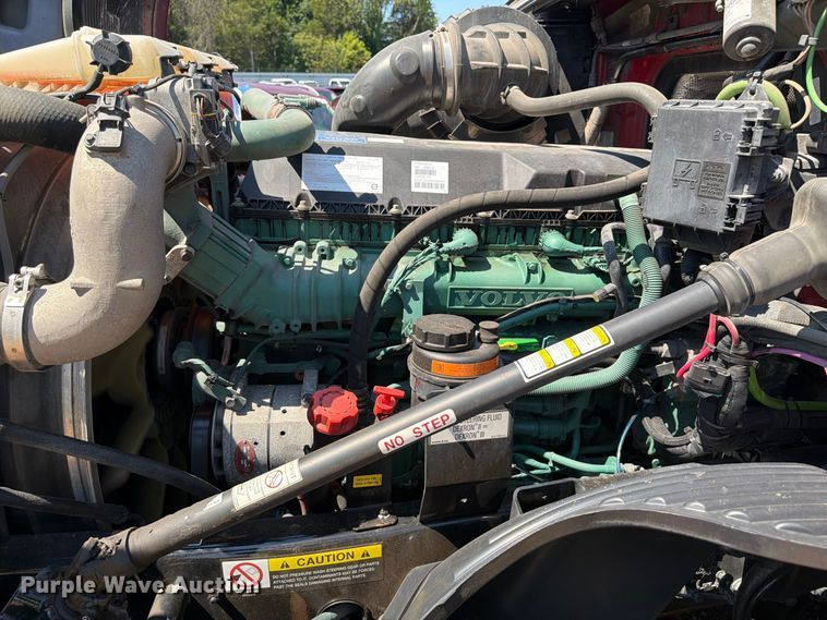 image for item YA4137 2022 Volvo VNL semi truck