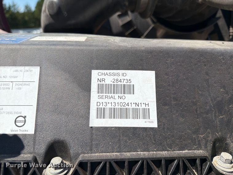image for item YA4137 2022 Volvo VNL semi truck