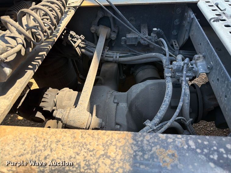 image for item YA4137 2022 Volvo VNL semi truck