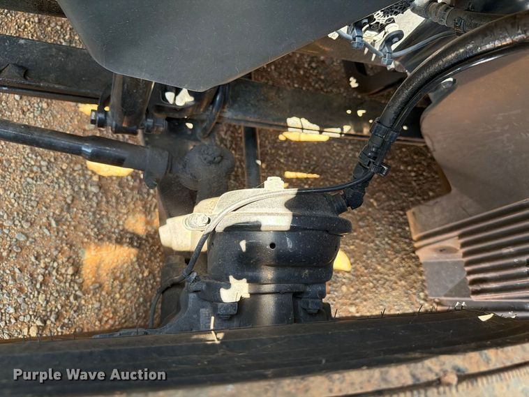image for item YA4137 2022 Volvo VNL semi truck