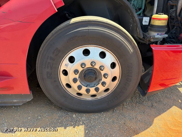 image for item YA4137 2022 Volvo VNL semi truck
