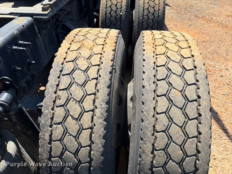 image for item YA4137 2022 Volvo VNL semi truck