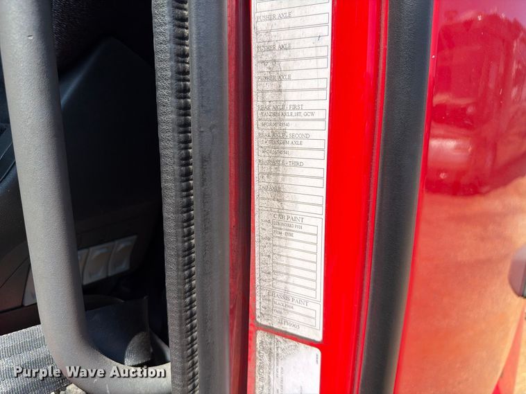 image for item YA4137 2022 Volvo VNL semi truck
