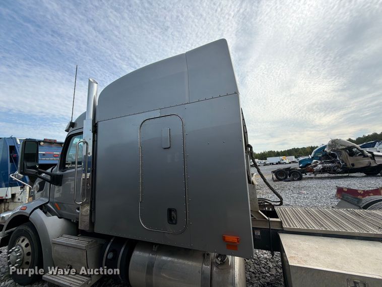 image for item YA4147 2021 Peterbilt 567 semi truck