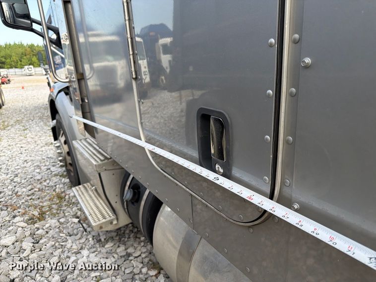 image for item YA4147 2021 Peterbilt 567 semi truck