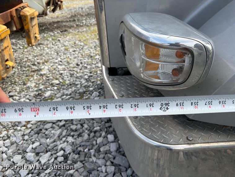 image for item YA4147 2021 Peterbilt 567 semi truck