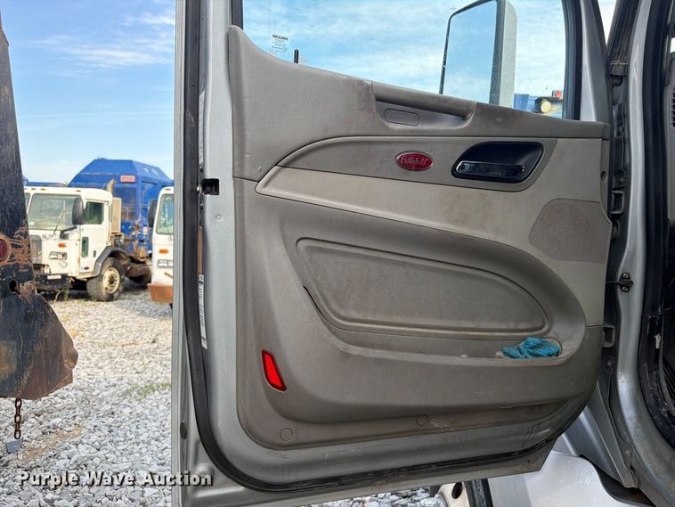 image for item YA4147 2021 Peterbilt 567 semi truck