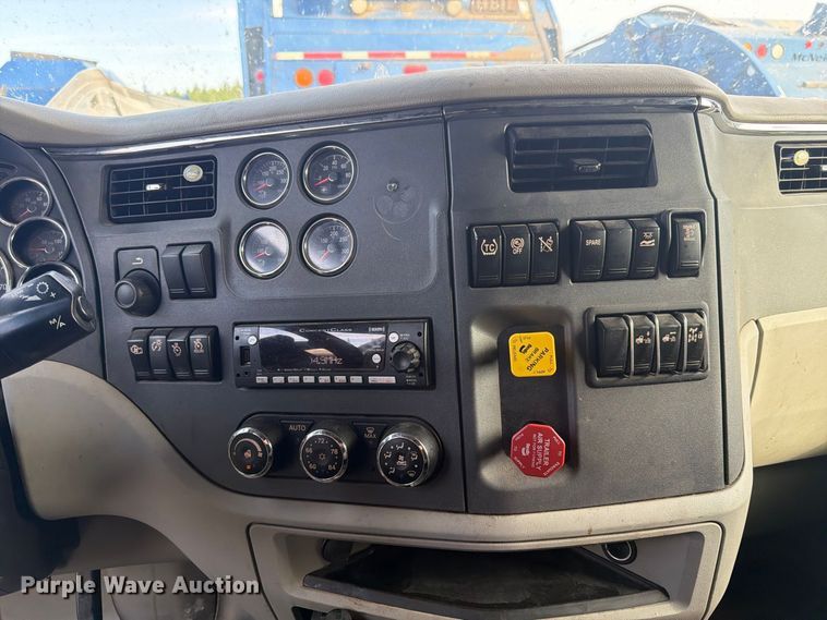 image for item YA4147 2021 Peterbilt 567 semi truck