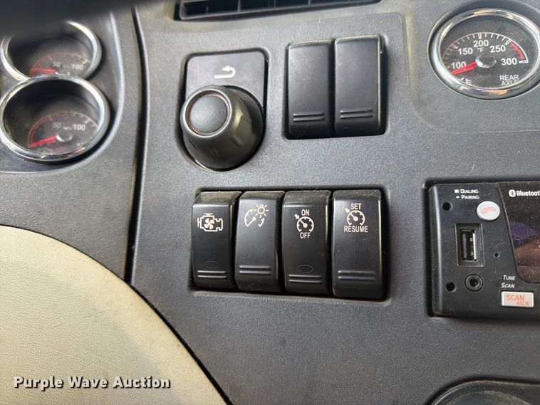 image for item YA4147 2021 Peterbilt 567 semi truck