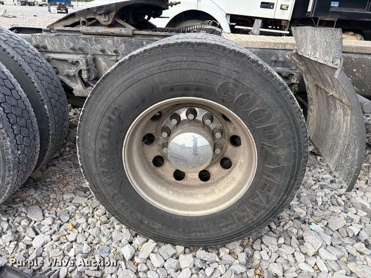 image for item YA4147 2021 Peterbilt 567 semi truck