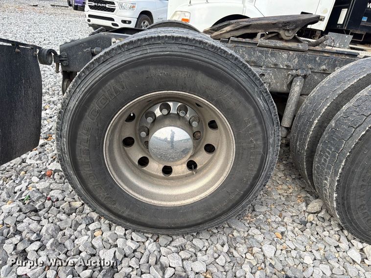 image for item YA4147 2021 Peterbilt 567 semi truck