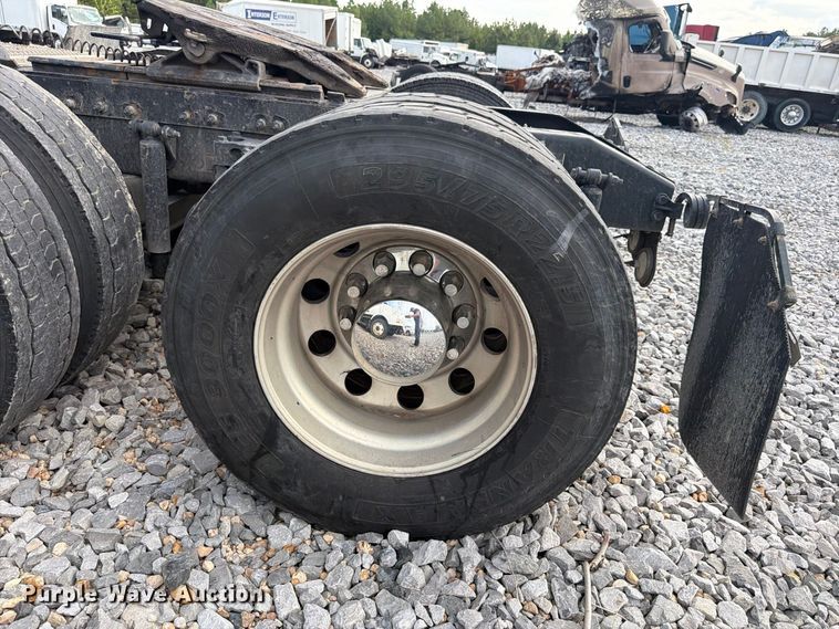 image for item YA4147 2021 Peterbilt 567 semi truck