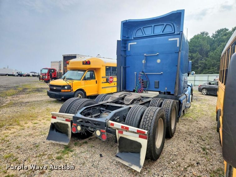 image for item YA4149 2017 Peterbilt 579 semi truck