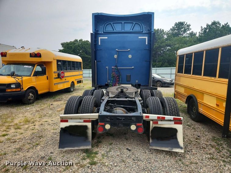 image for item YA4149 2017 Peterbilt 579 semi truck