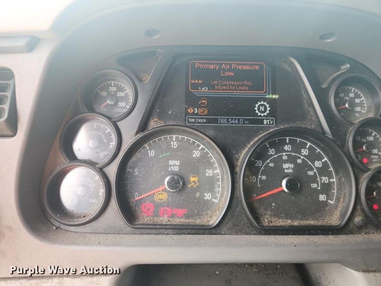 image for item YA4149 2017 Peterbilt 579 semi truck