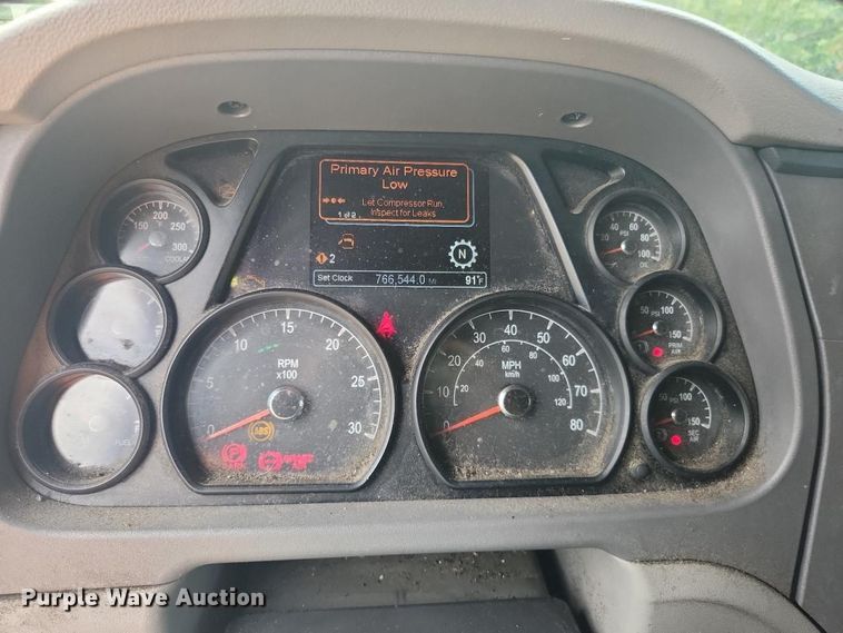 image for item YA4149 2017 Peterbilt 579 semi truck