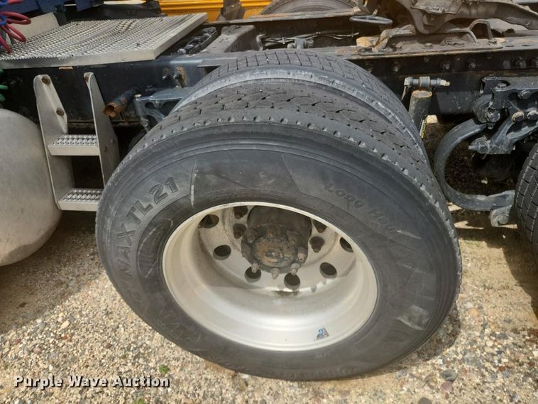 image for item YA4149 2017 Peterbilt 579 semi truck