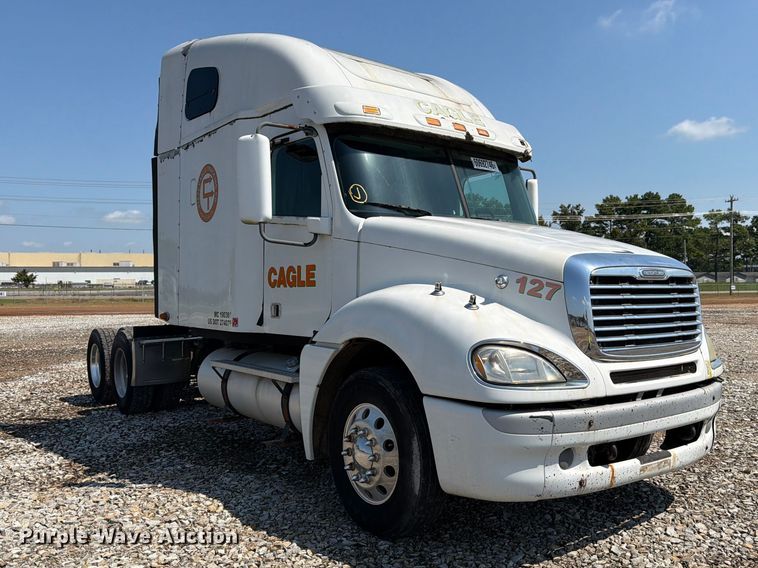 image for item YA4154 2013 Freightliner Columbia semi truck