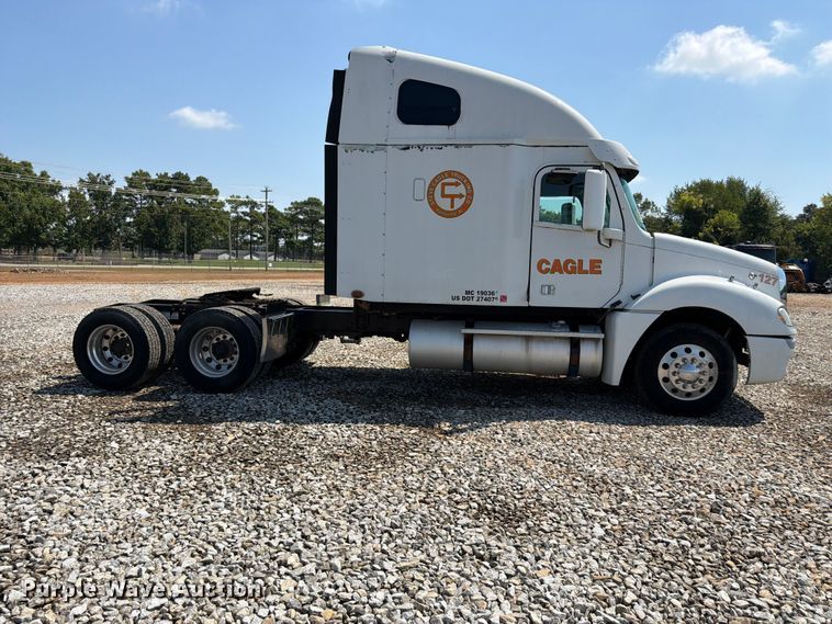 image for item YA4154 2013 Freightliner Columbia semi truck