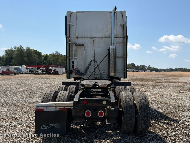image for item YA4154 2013 Freightliner Columbia semi truck