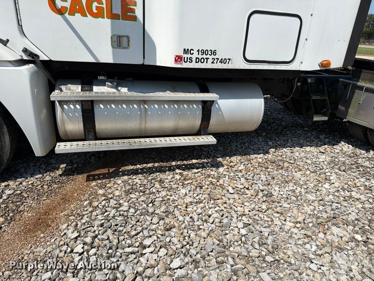 image for item YA4154 2013 Freightliner Columbia semi truck