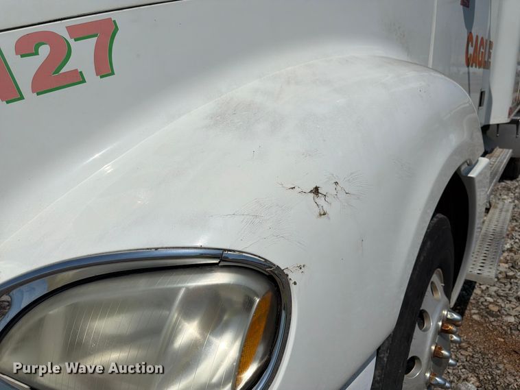 image for item YA4154 2013 Freightliner Columbia semi truck