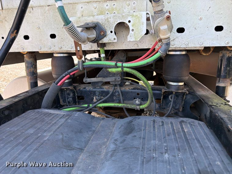 image for item YA4154 2013 Freightliner Columbia semi truck