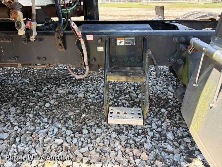 image for item YA4154 2013 Freightliner Columbia semi truck
