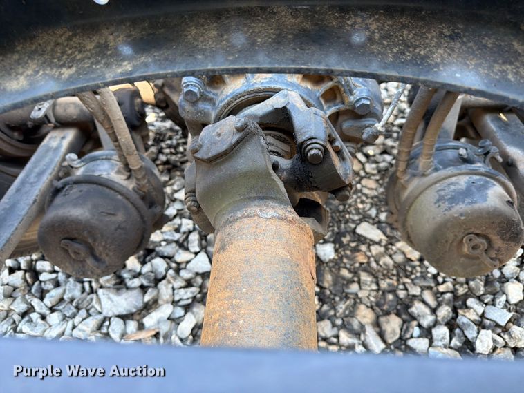 image for item YA4154 2013 Freightliner Columbia semi truck