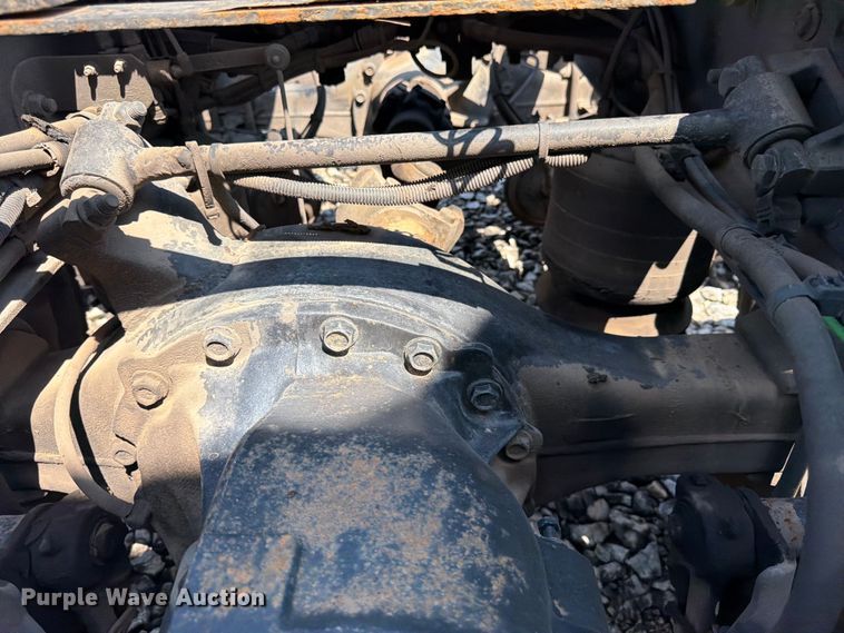 image for item YA4154 2013 Freightliner Columbia semi truck