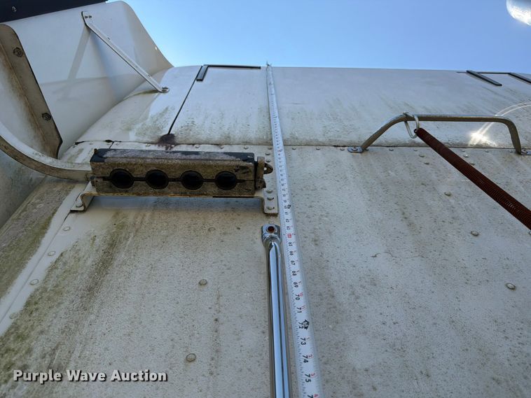 image for item YA4154 2013 Freightliner Columbia semi truck