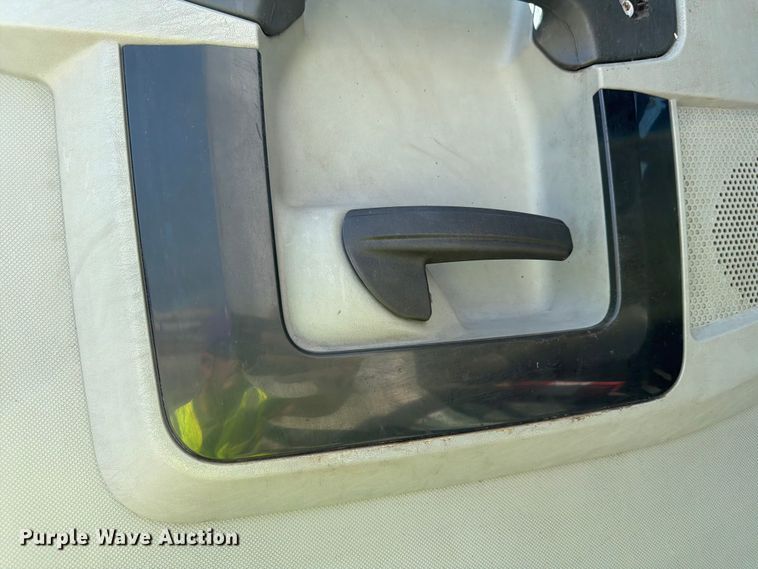 image for item YA4154 2013 Freightliner Columbia semi truck