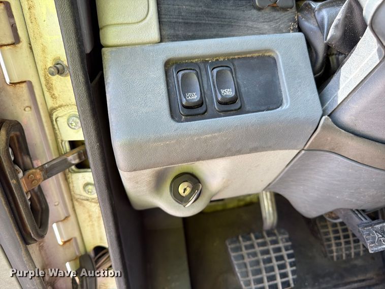 image for item YA4154 2013 Freightliner Columbia semi truck