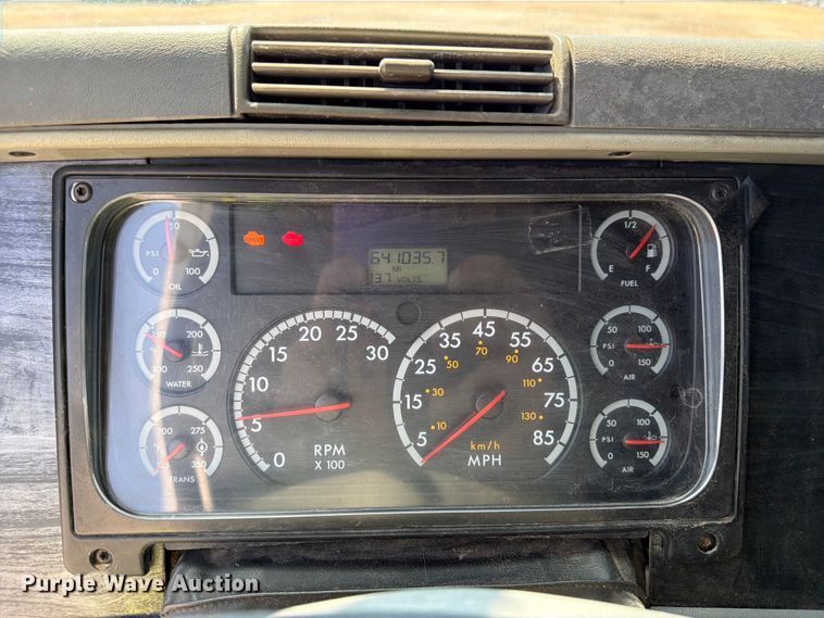 image for item YA4154 2013 Freightliner Columbia semi truck