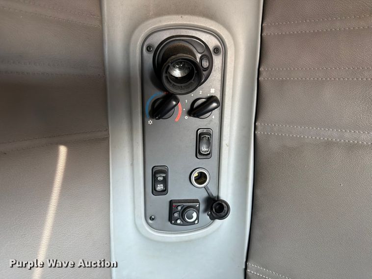 image for item YA4154 2013 Freightliner Columbia semi truck