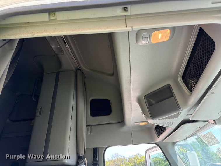 image for item YA4154 2013 Freightliner Columbia semi truck