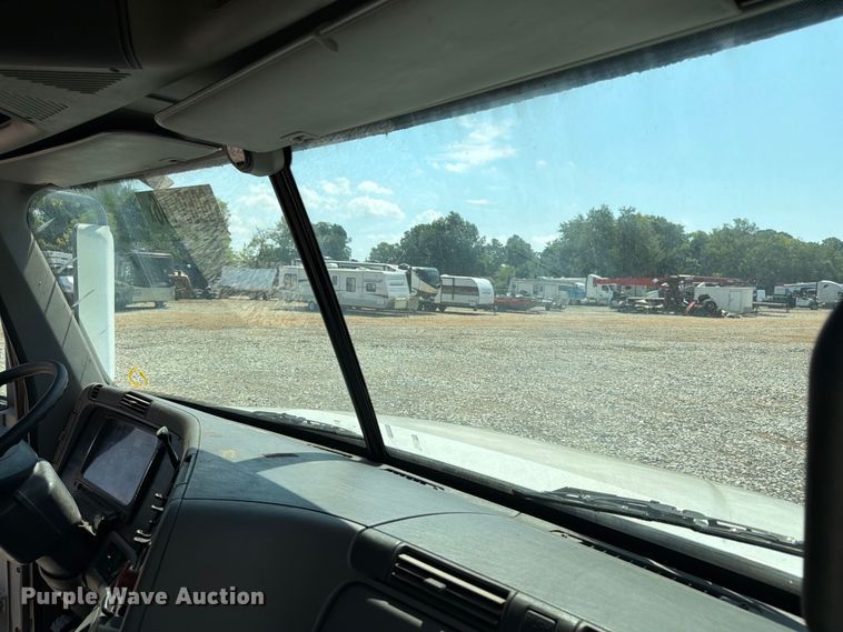 image for item YA4154 2013 Freightliner Columbia semi truck
