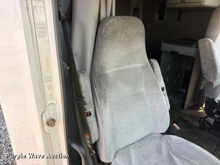 image for item YA4154 2013 Freightliner Columbia semi truck